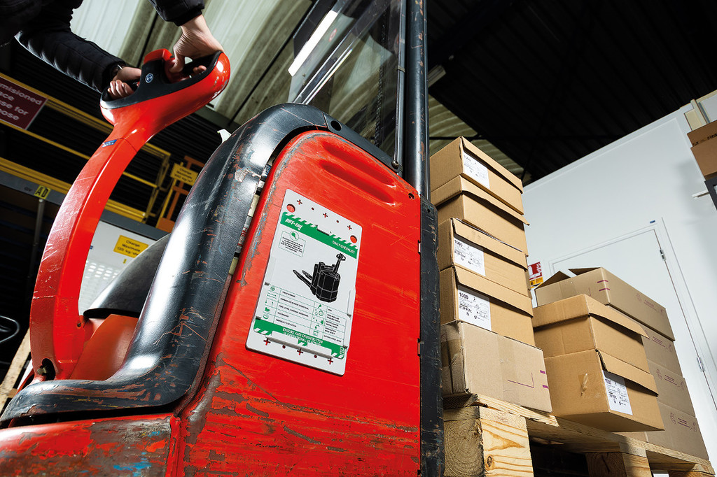 Pallet-Truck-Tag-increases-equipment-safety